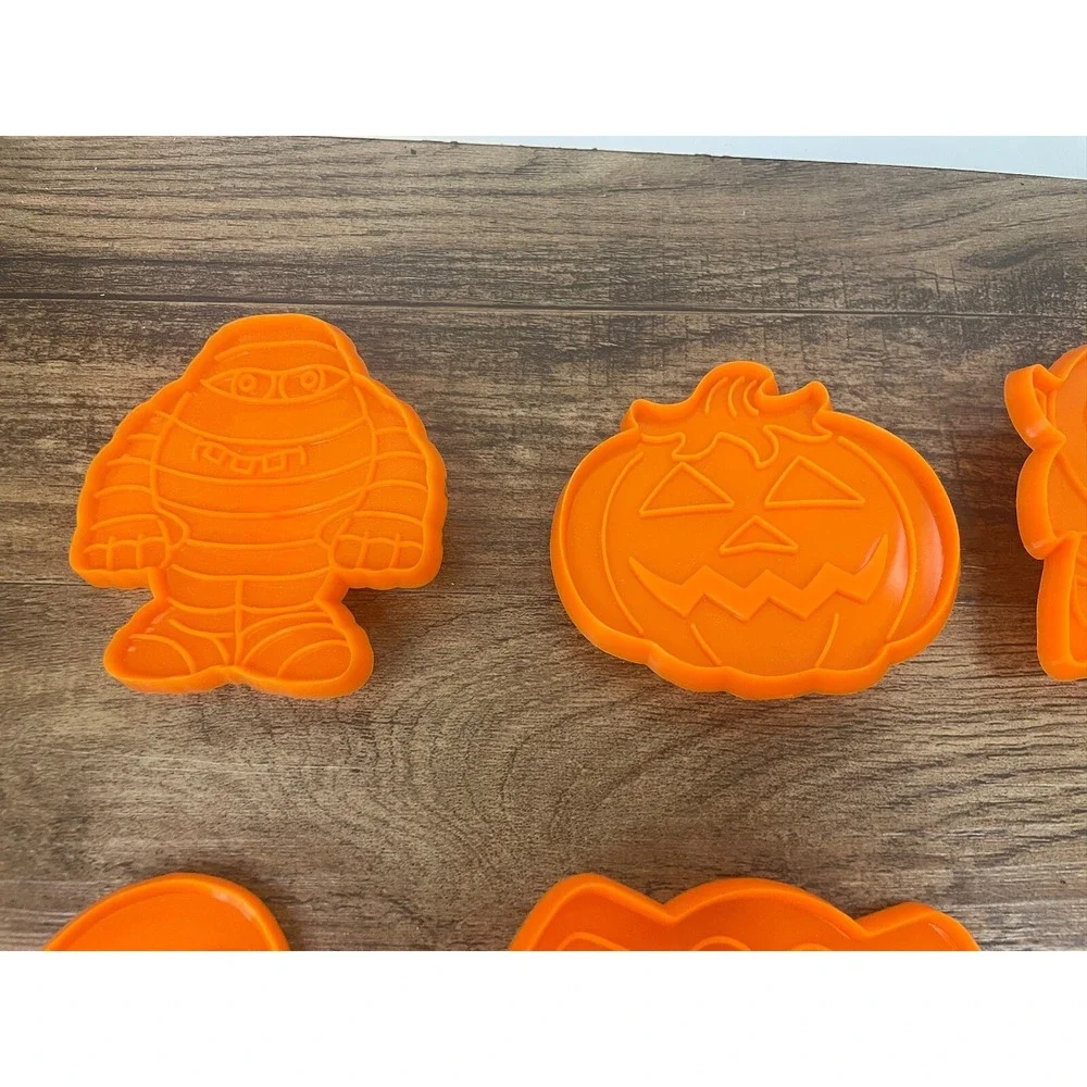 Lot Of 8 Plastic Halloween Cookie Cutters 4